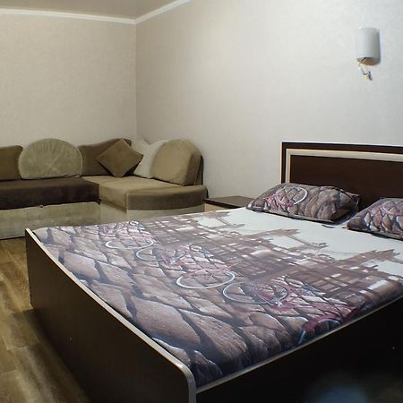 Апартаменты В Центре Металлургов 27 Kr Apartments Kryvyi Rih Exterior photo